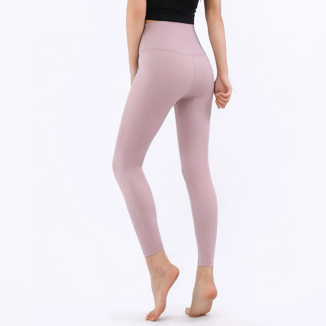 Model photo provided by Lululemon Lulu Yoga Pants Nude Seamless High-Waist Tight Fitness Quick-drying Women's Butt Lift Pants Design Concept~ Create a skin-friendly naked feeling, the special fabric is light and smooth, allowing you to focus on your practice. We have added a pocket design to this model to store small items! Fabric + Features The fabric is light and smooth, with four-sided stretch. Fabric ~ 25 spandex + 75 nylon (the same fabric as Lu Lu) is comfortable and stretchable and not easy to deform. Technology ~ Four needles and six threads are powerful (the same technology as Lu Lu). Technology ~ Italian elastic high silk thread (full elasticity, fit and slimming). High waist design, the waist is flat and fit, reducing tightness! Perfect for wrapping fat! Show your body shape better! Size S M L XL Color Purple Gray Black Bean Green Coffee Brown Rhino Gray